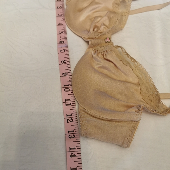 Vintage Vogue Beige Underwire Bra Size 38C - Picture 8 of 9